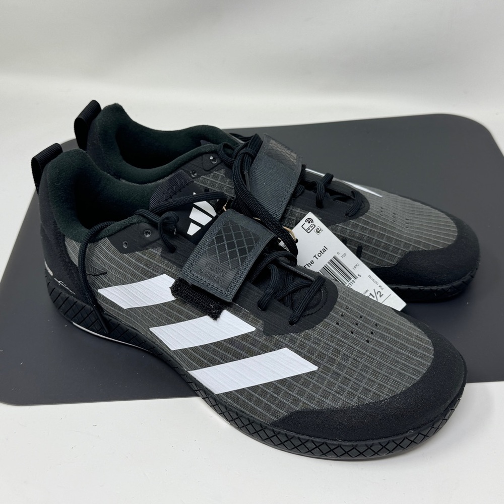 adidas Unisex The Total Sneaker size women 7.5